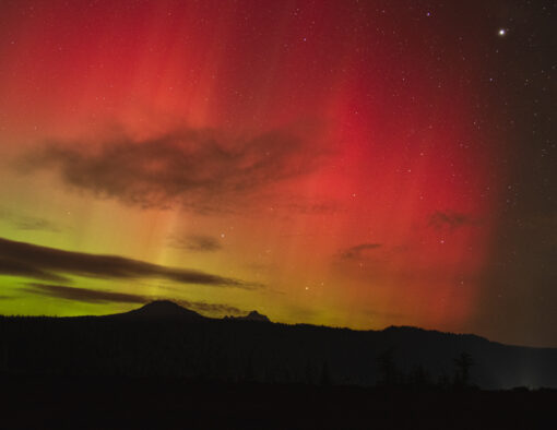 Dancing Lights Above the Cascades